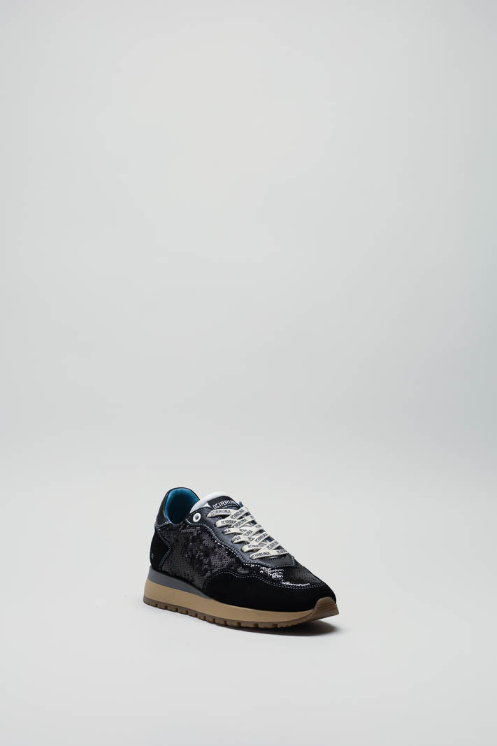 zoom in on Zwart Sneaker image Zwart Sneaker image
