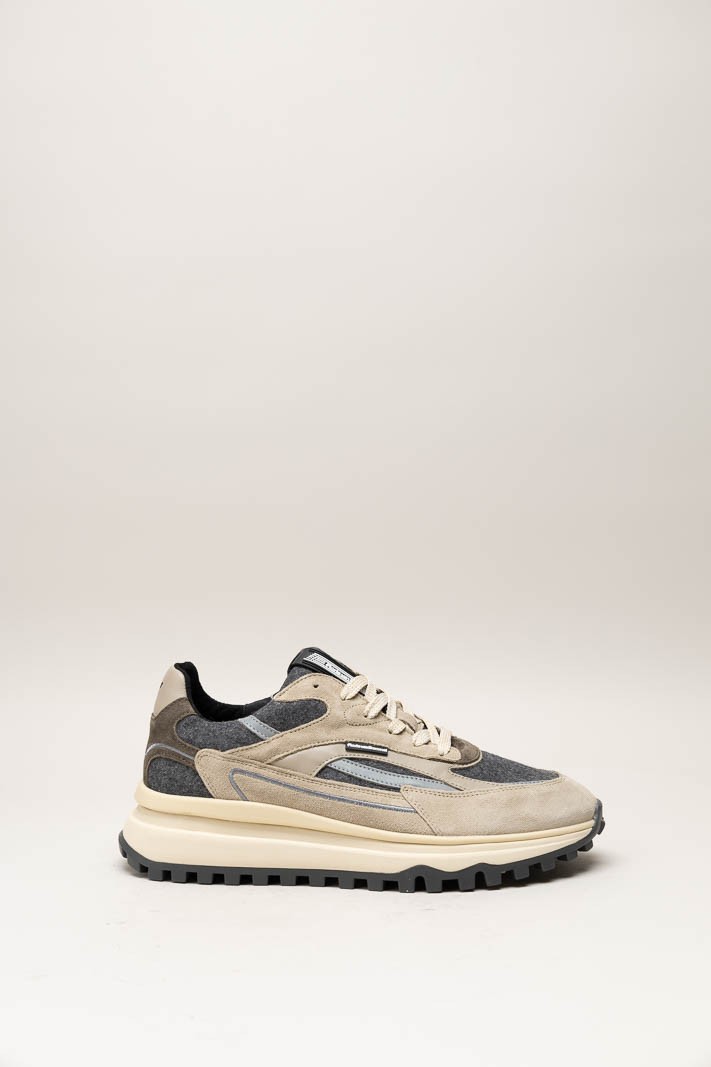 Beige Sneaker