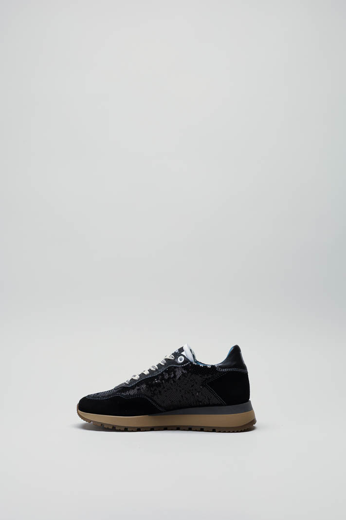 zoom in on Zwart Sneaker image Zwart Sneaker image