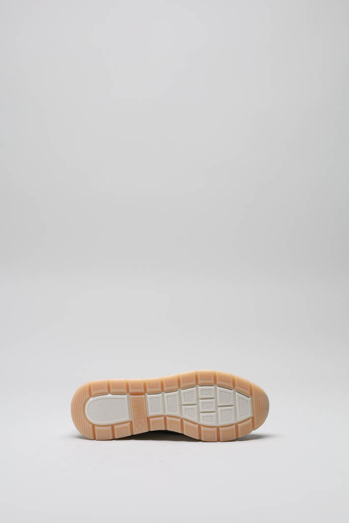 zoom in on Zilver Sneaker image Zilver Sneaker image