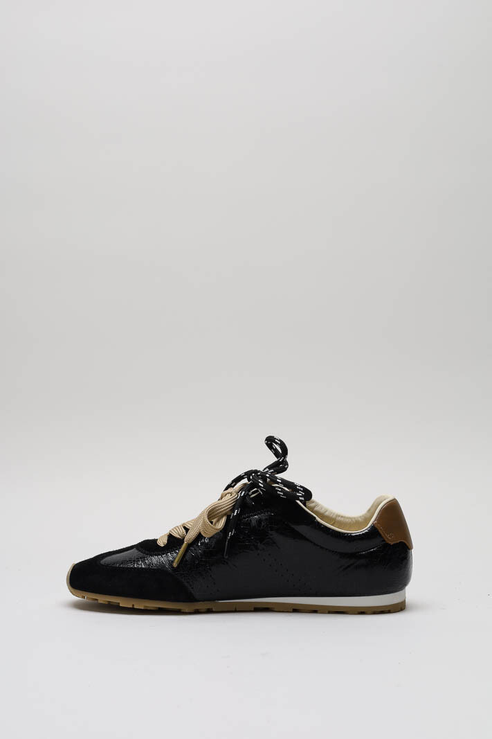zoom in on Zwart Sneaker image Zwart Sneaker image
