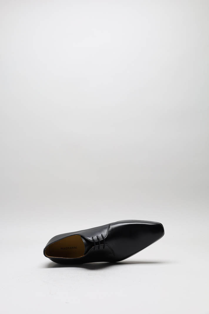 zoom in on Zwart Veterschoen image Zwart Veterschoen image