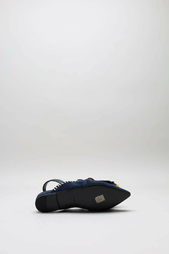 zoom in on Donkerblauw Mocassin image Donkerblauw Mocassin image