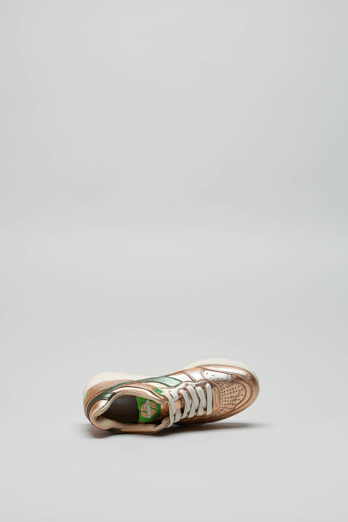 zoom in on Goud Sneaker image Goud Sneaker image