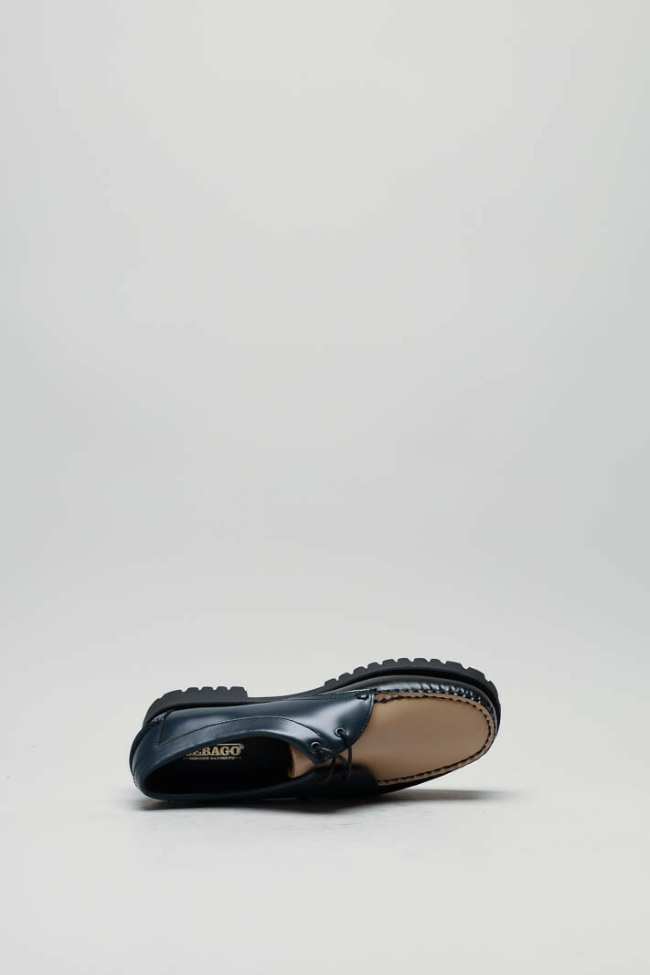 zoom in on Blauw Veterschoen image Blauw Veterschoen image