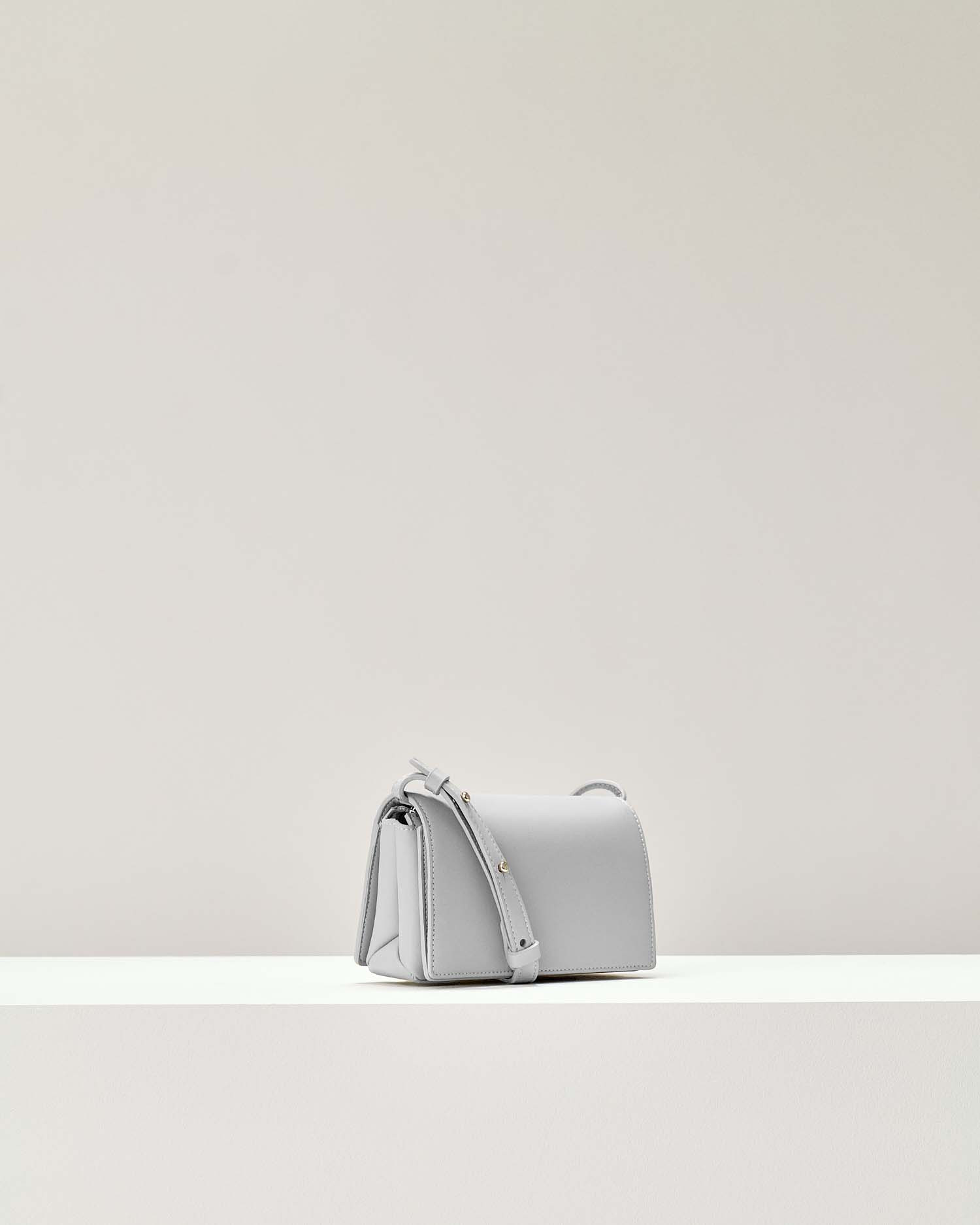 zoom in on Lichtblauw Cross body image Lichtblauw Cross body image