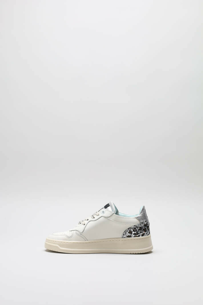 zoom in on Wit Sneaker image Wit Sneaker image
