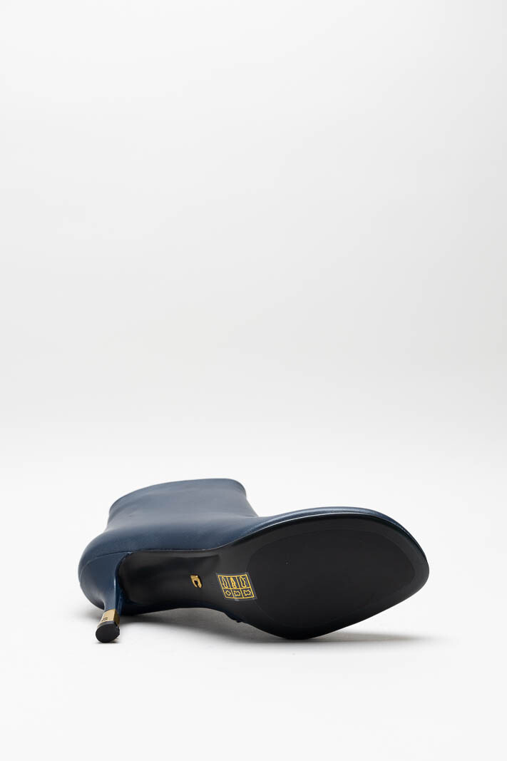 zoom in on Donkerblauw Enkellaars hak image Donkerblauw Enkellaars hak image