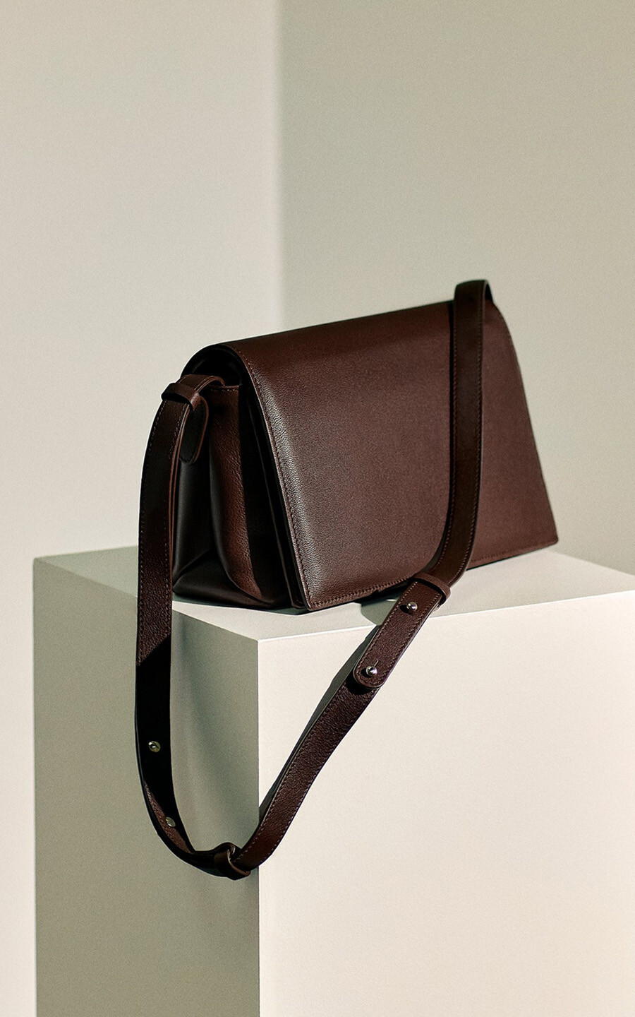 zoom in on Bordeaux Cross body image Bordeaux Cross body image