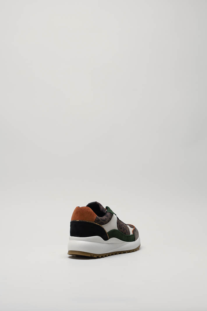 zoom in on Bruin Sneaker image Bruin Sneaker image