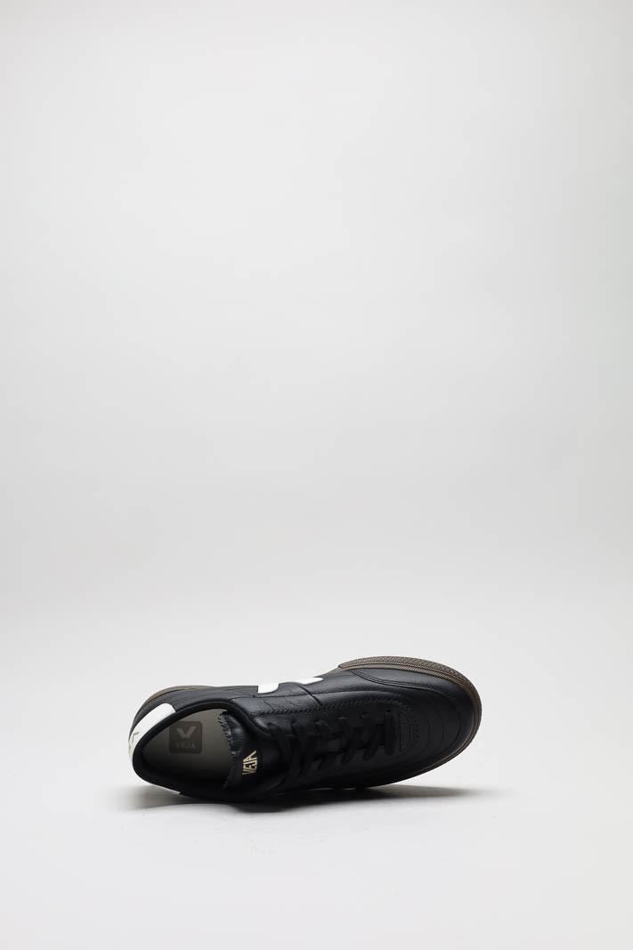 zoom in on Zwart Sneaker image Zwart Sneaker image
