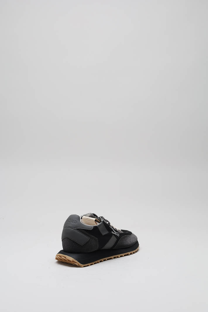 zoom in on Zwart Sneaker image Zwart Sneaker image