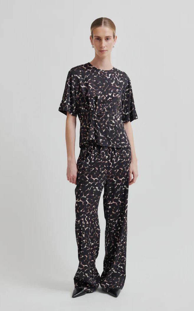 zoom in on Bruin Broek image Bruin Broek image