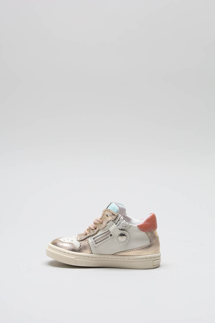 zoom in on Oudroze Sneaker image Oudroze Sneaker image