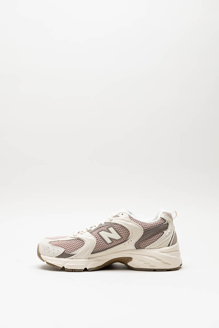 zoom in on Oudroze Sneaker image Oudroze Sneaker image
