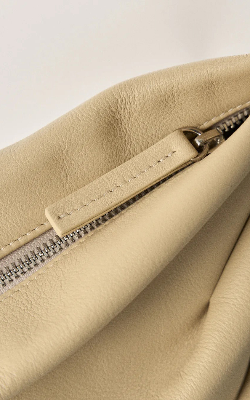 Geel Cross body image