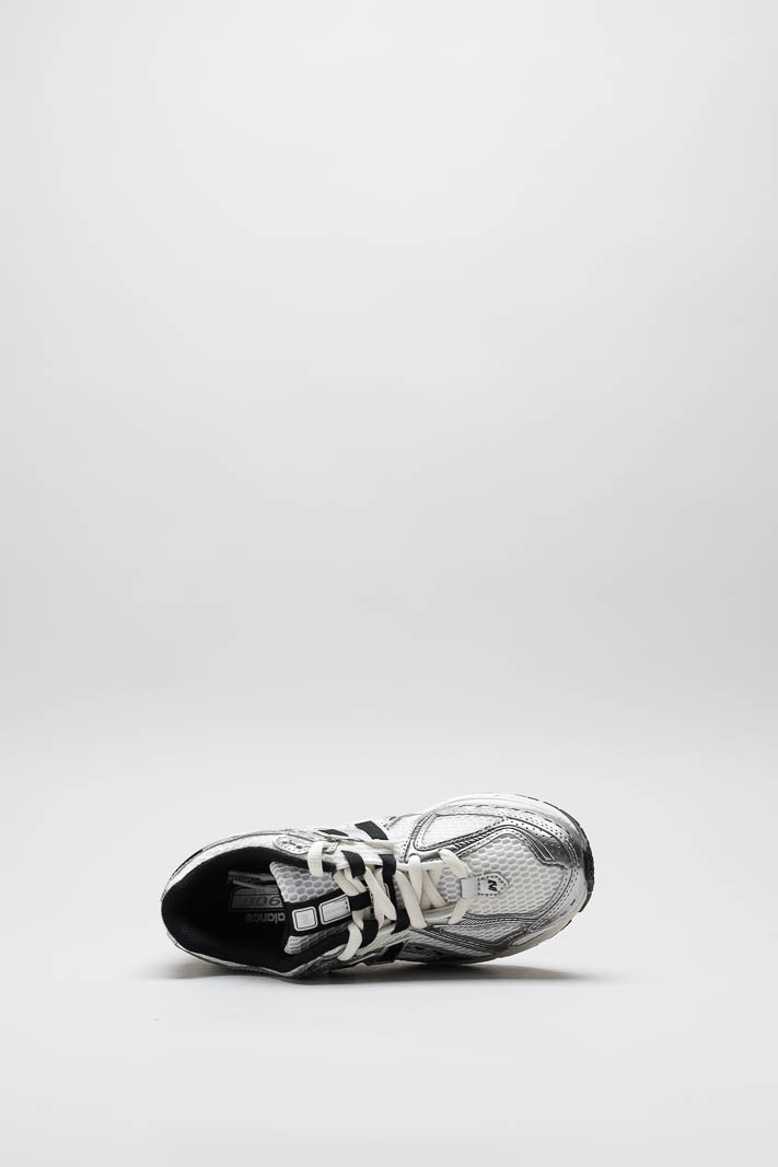 zoom in on Zilver Sneaker image Zilver Sneaker image
