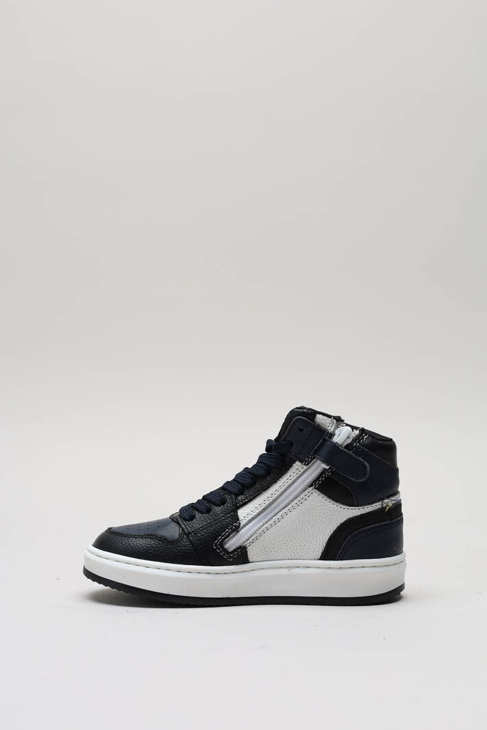 zoom in on Zwart Sneaker image Zwart Sneaker image