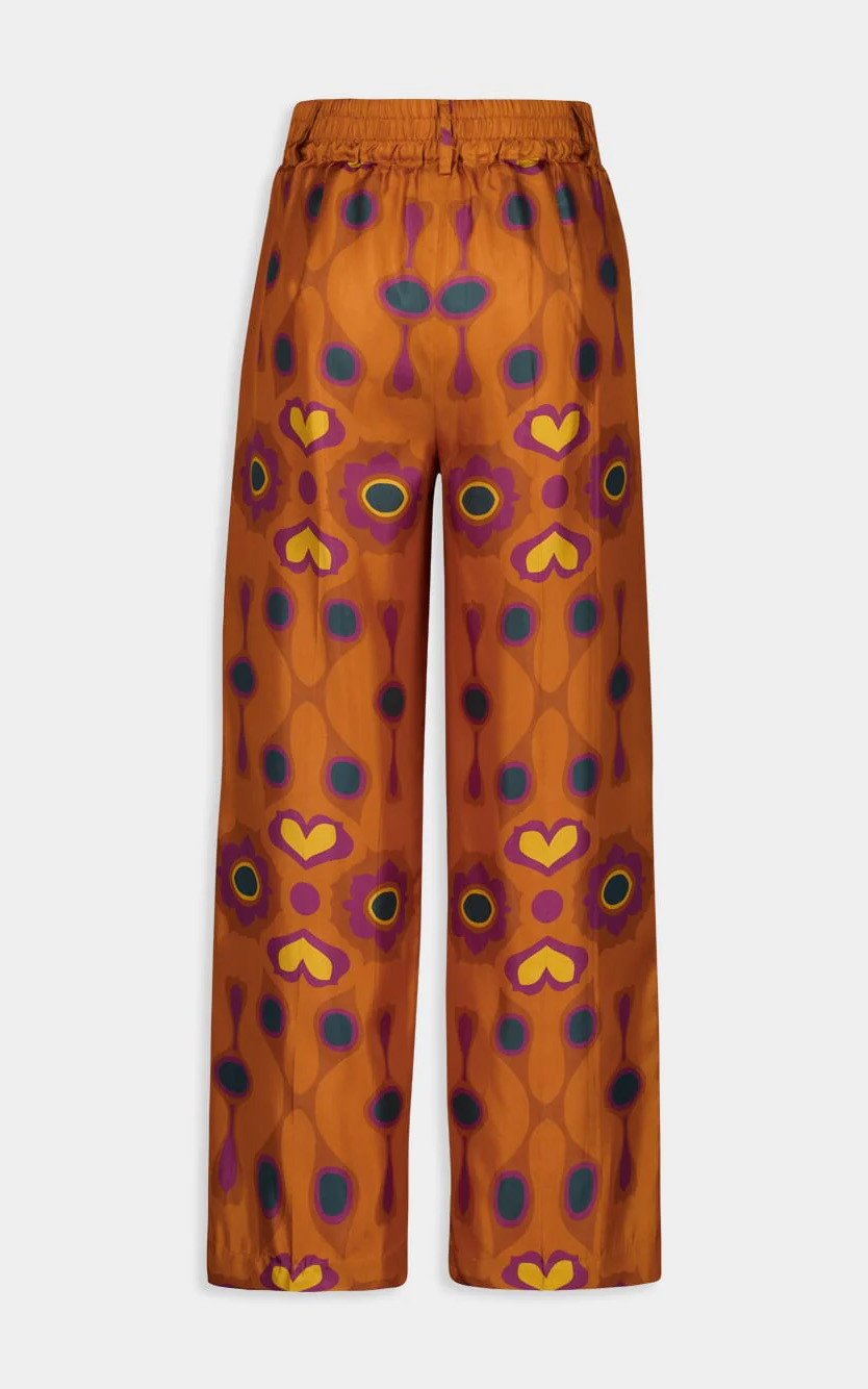 zoom in on Oranje Broek image Oranje Broek image