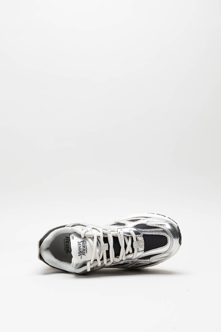 zoom in on Zilver Sneaker image Zilver Sneaker image