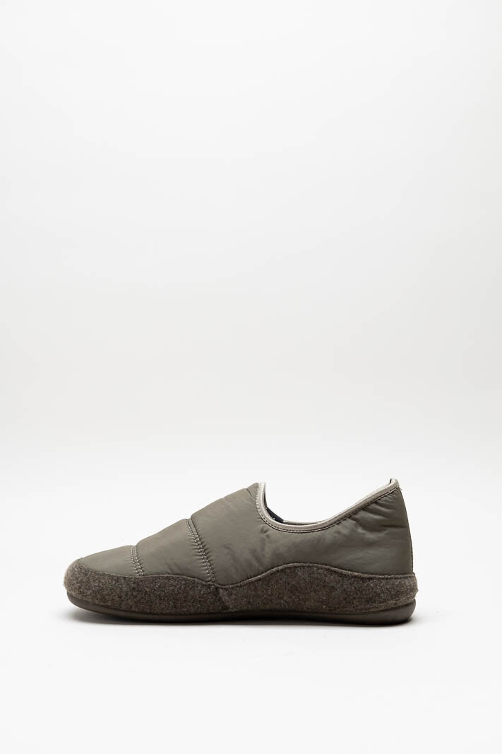 zoom in on Kaki Pantoffel image Kaki Pantoffel image