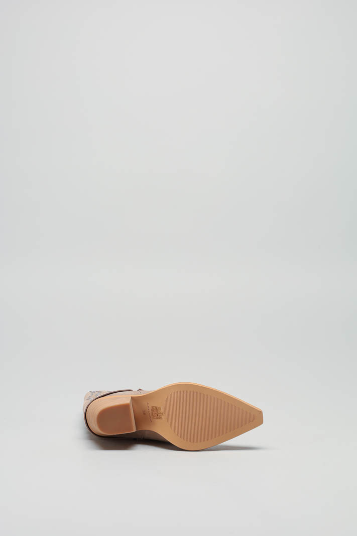zoom in on Beige Enkellaars hak image Beige Enkellaars hak image