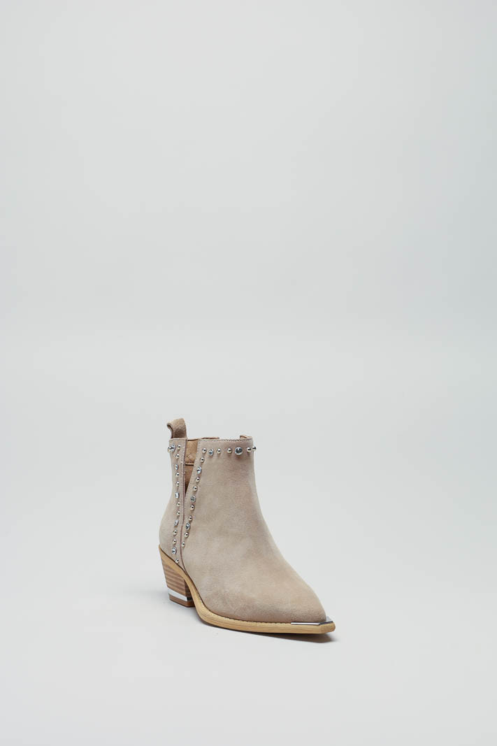 zoom in on Beige Enkellaars hak image Beige Enkellaars hak image