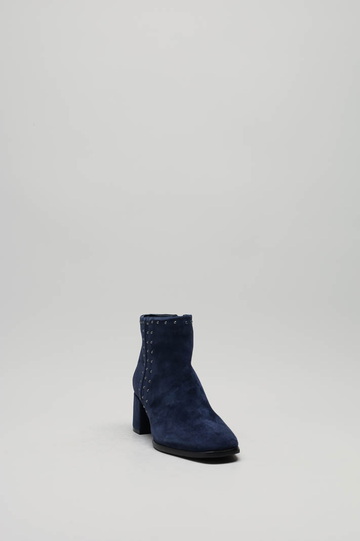 zoom in on Donkerblauw Enkellaars hak image Donkerblauw Enkellaars hak image