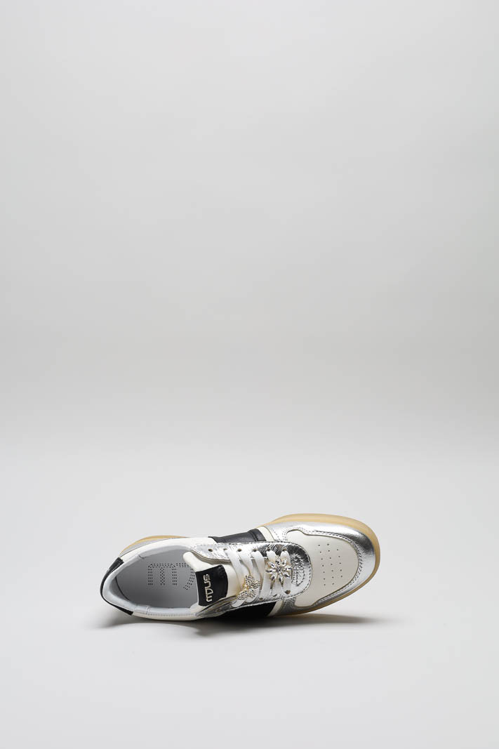zoom in on Zilver Sneaker image Zilver Sneaker image