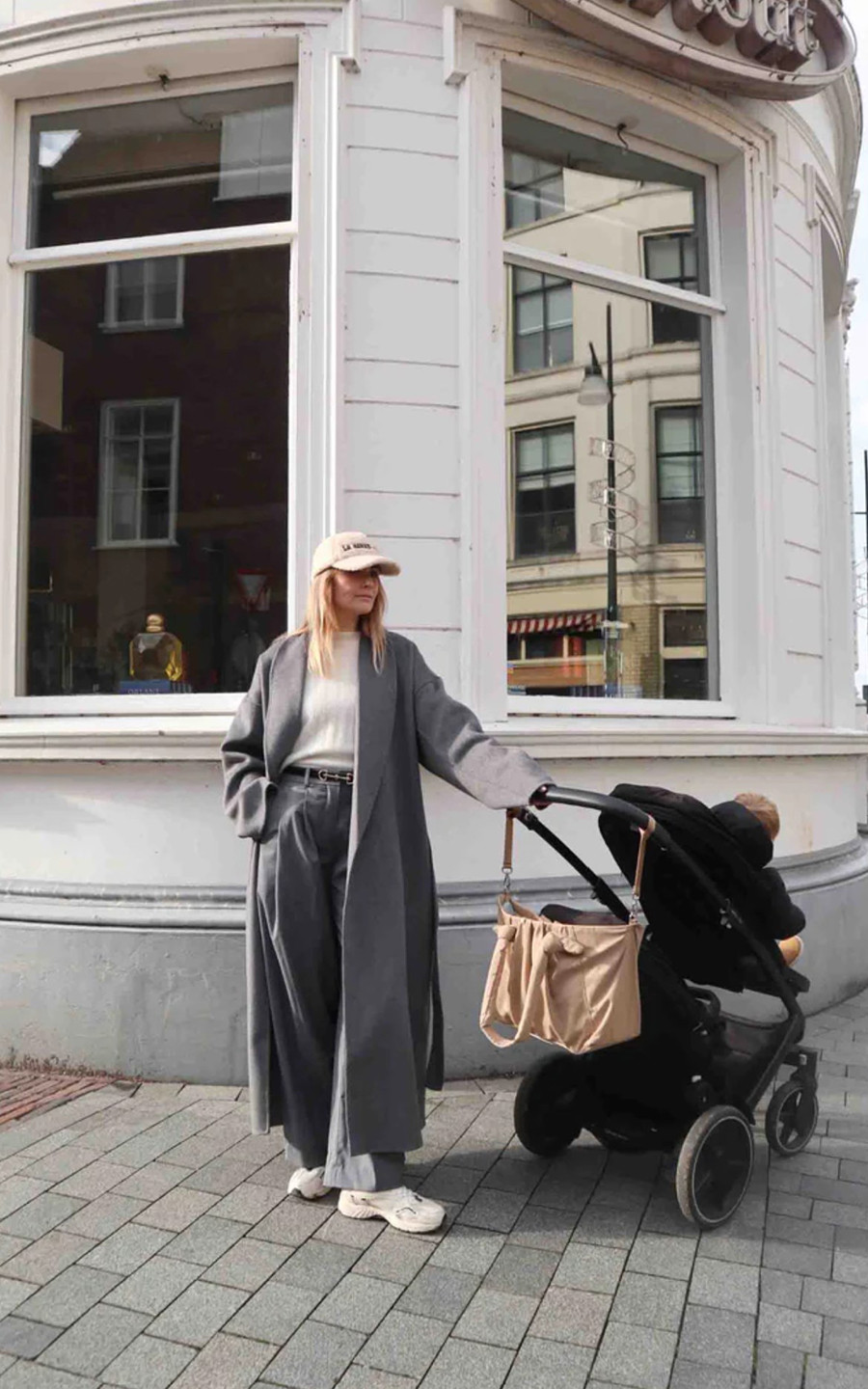 zoom in on Beige Shopper image Beige Shopper image