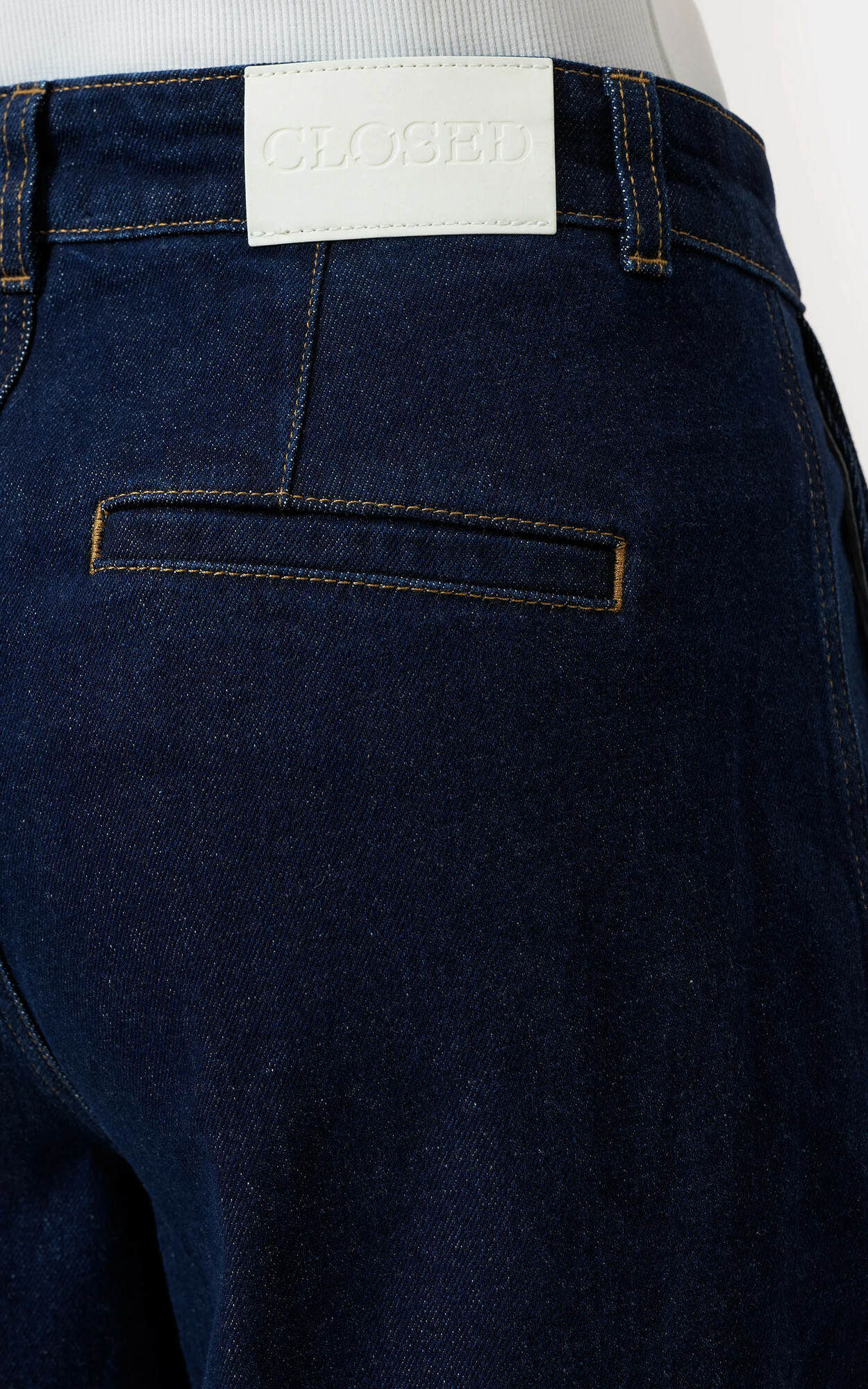 zoom in on Jeans Broek image Jeans Broek image