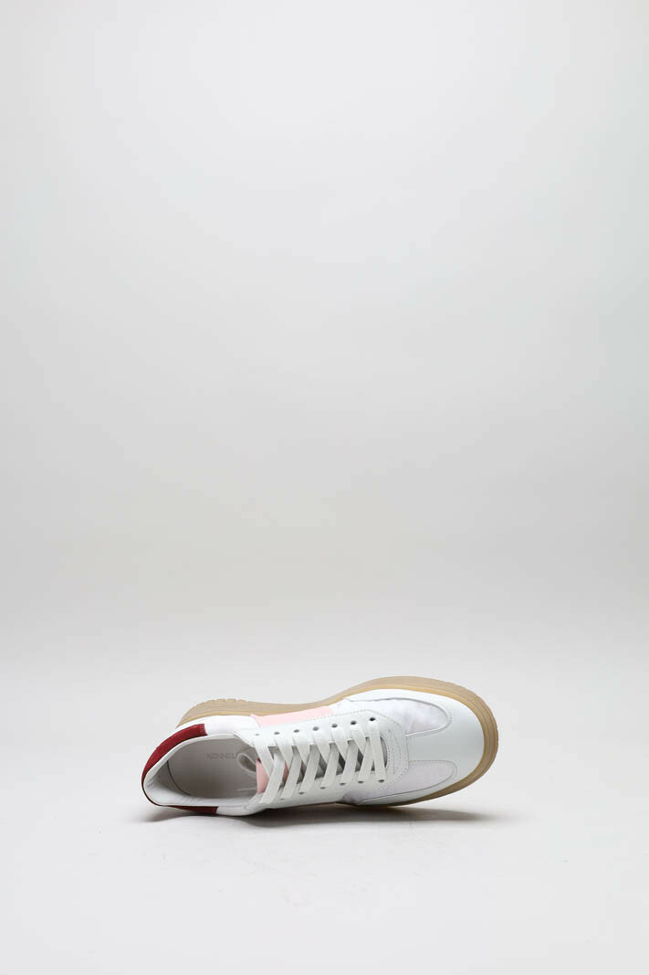 zoom in on Wit Sneaker image Wit Sneaker image