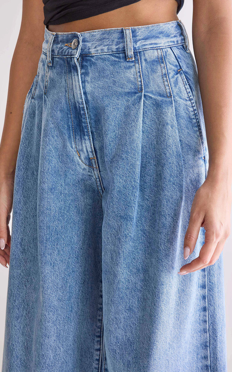 zoom in on Jeans Broek image Jeans Broek image