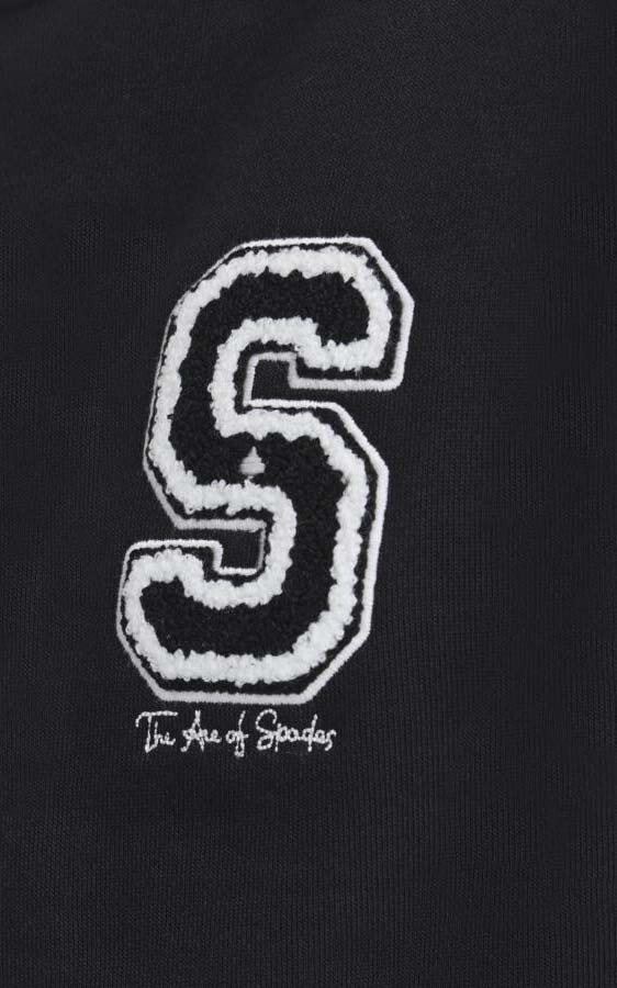 zoom in on Zwart Sweater image Zwart Sweater image