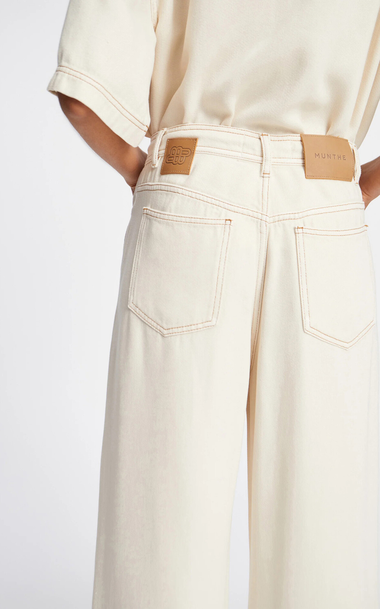 zoom in on Ecru Broek image Ecru Broek image