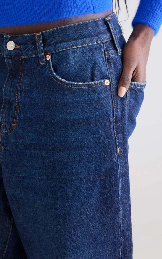 zoom in on Jeans Broek image Jeans Broek image