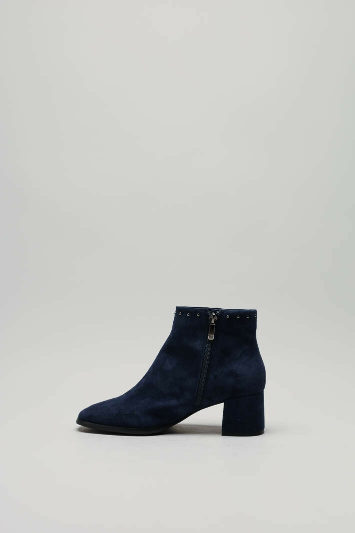 zoom in on Donkerblauw Enkellaars hak image Donkerblauw Enkellaars hak image