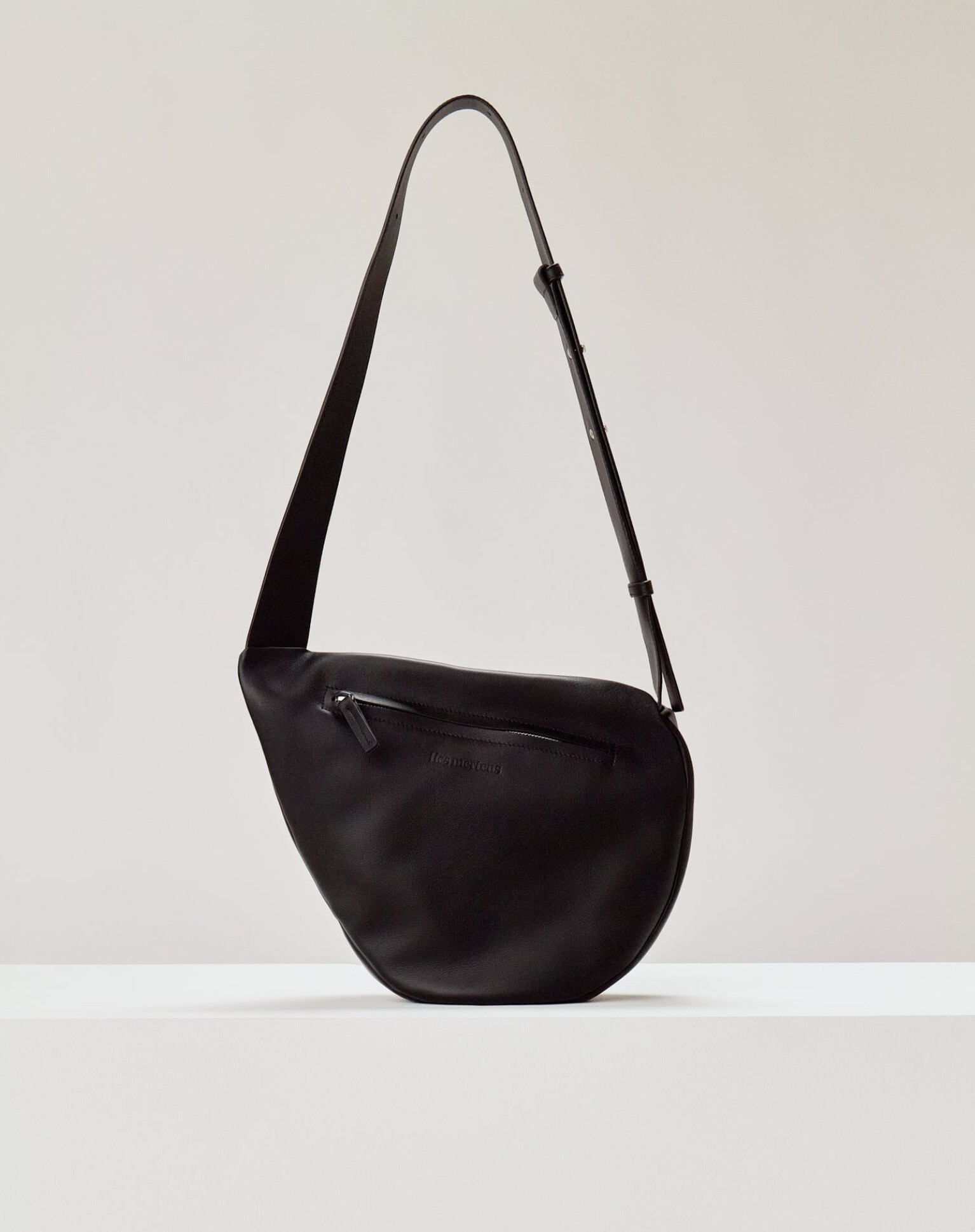 zoom in on Zwart Cross body image Zwart Cross body image