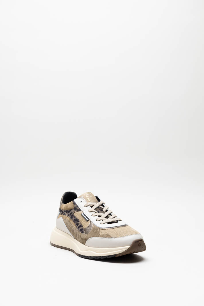 Beige Sneaker