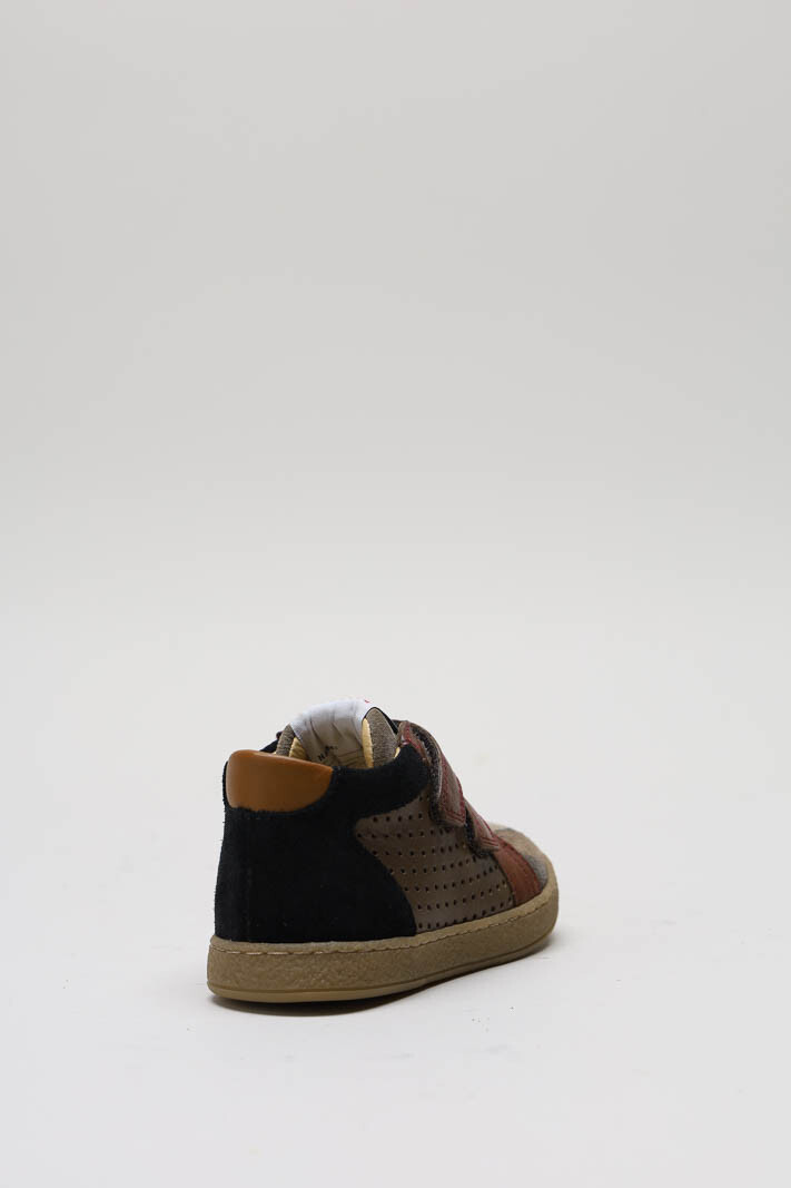 zoom in on Bruin Velcro schoen image Bruin Velcro schoen image
