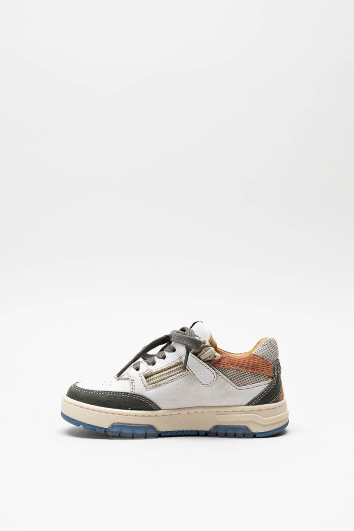 zoom in on Wit Sneaker image Wit Sneaker image