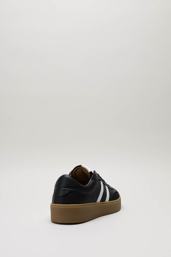 zoom in on Zwart Sneaker image Zwart Sneaker image