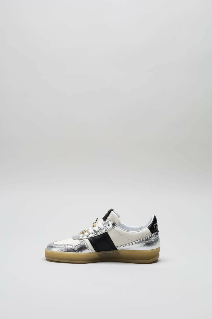zoom in on Zilver Sneaker image Zilver Sneaker image