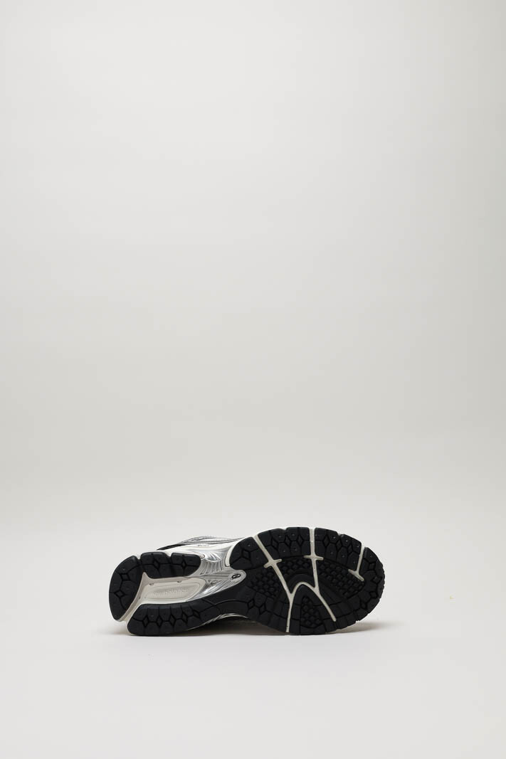 zoom in on Zilver Sneaker image Zilver Sneaker image
