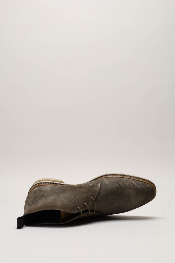 zoom in on Taupe Veterschoen hoog image Taupe Veterschoen hoog image