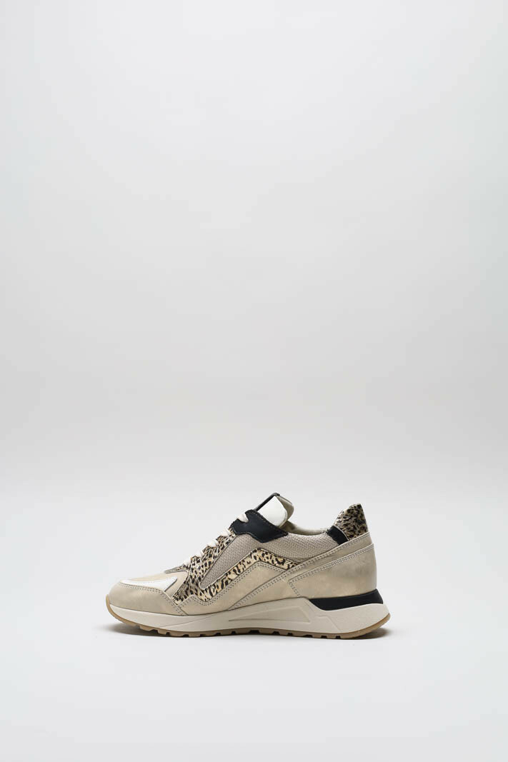 zoom in on Goud Sneaker image Goud Sneaker image