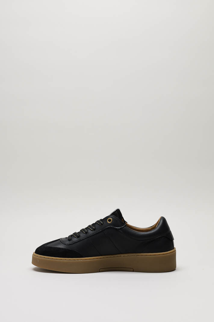 zoom in on Zwart Sneaker image Zwart Sneaker image