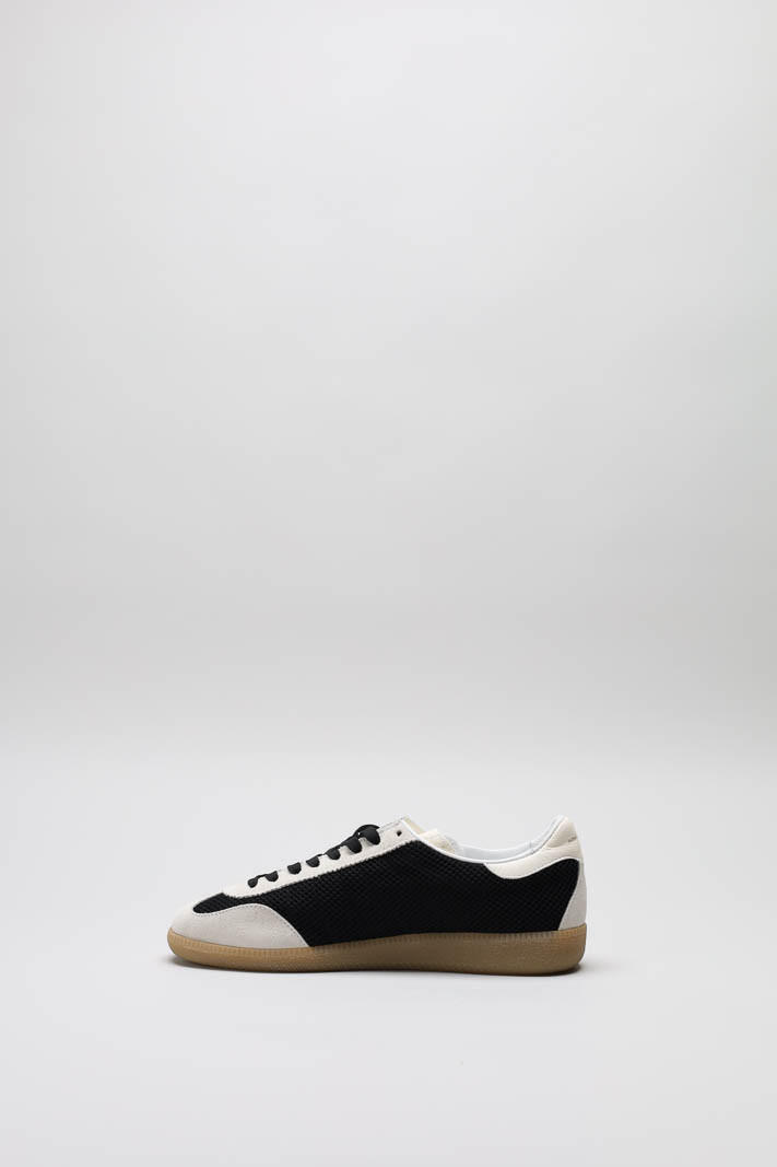 zoom in on Zwart Sneaker image Zwart Sneaker image