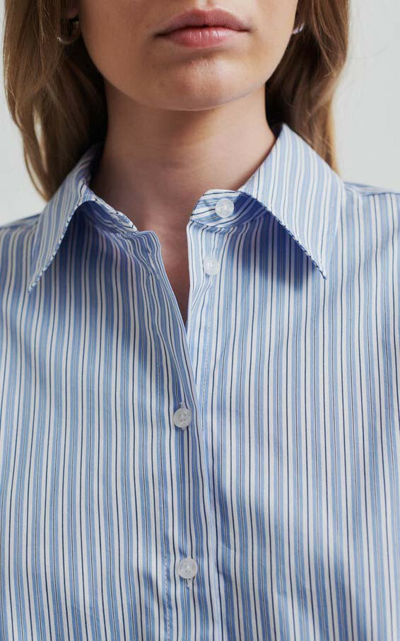 zoom in on Blauw Hemd image Blauw Hemd image