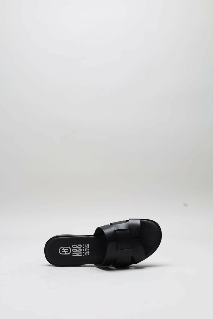 zoom in on Zwart Slipper image Zwart Slipper image